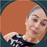 Native English speaker with a background in writing and leadership training, offering personalised English lessons to adults.