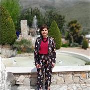 Laureata in Giurisprudenza,Avvocato per professione,impartisce lezioni di Diritto Civile,Privato,Costituzionale,Lavoro