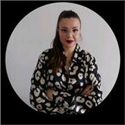 Profesora titulada en Marketing Bilingüe y Máster en Marketing Digital, con más de 5 años de experiencia en coaching y formación