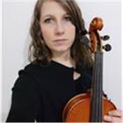 Laureata al conservatorio di musica offre lezioni di Violino, solfeggio e teoria musicale