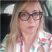 Laureata in economia e commercio impartisce lezioni di economia aziendale, economia politica, diritto e matematica