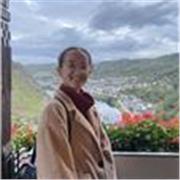 Bachelor-Studentin als Übersetzerin für Deutsch und Englisch 