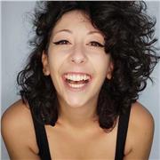 Insegnante di musica impartisce lezioni di teoria e solfeggio