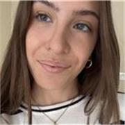 Estudiante de educación infantil y monitora de tiempo libre, muy divertida, creativa y deportista. Con un B2 de inglés Cambridge.