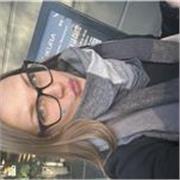 studentessa universitaria per ripetizioni di lingua inglese con certificazione C1