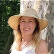 I give private lessons focused on your communication skills, so you can feel comfortable speaking and interacting in English. We´ll do this having fun, so it is not just another class on your list. you are going to get confidence and no fears to talk in p