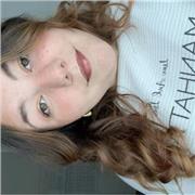 Sono motivata ad aiutare bambini e ragazzi nei compiti dopo scuola, creando un ambiente sereno che favorisca la crescita personale