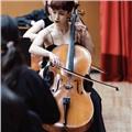 Graduada en violonchelo imparte clases particulares de música