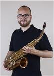 Saxofonista profesional con 15 años de experiencia da clases de instrumento y de teoría del jazz y clásica. A gusto del alumno