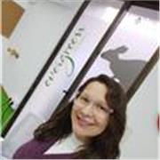 Profesora titulada de inglés, especializada en la enseñanza del idioma en preescolar y primaria, caracterizada por su dedicacion.