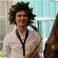 Laureato al conservatorio di como offro lezioni di musica, sassofono, pianoforte, solfeggio, armonia e storia della muisica
