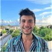 Laureato in Scienze e tecniche Psicologiche e Psicologia Clinica e della Riabilitazione con il massimo dei voti