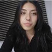 Profesora de idiomas para adultos y niños con metodología virtual