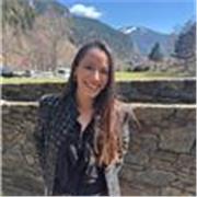 Maestra de primeria especialista en Pedagogía Terapeuta y Audición y lenguaje. A niños de primaria y secundaria