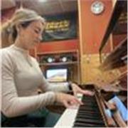 Insegnante di canto e musica per adulti o bambini. Lezioni online ma anche presenziali dalla seconda lezione