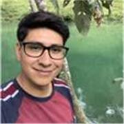 Profesor de química que imparte clases a jóvenes de secundaria que deseen reforzar sus conocimientos