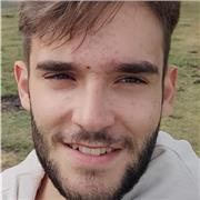 Me defino como una persona trabajadora, con objetivos claros, y muy empático. Las clases buscaría que fueran dirigidas a alumnos de entre 5 y 10 años.