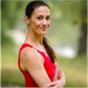 Ernährungswissenschafterin, diplomierte Gesundheits- und Personal Trainerin – und selbst leidenschaftliche Foodie.