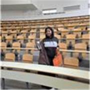 Je donne des cours de soutien scolaire en anglais, en présentiel parce qu'apprendre en s'amusant c'est évoluer gaiement.