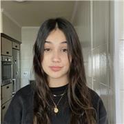 Hola soy una chica que se considera paciente y empatía. Puedo dar clases de inglés, gallego, castellano o ciencias sociales.