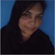 Profesora imparte clases de español a todas las edades