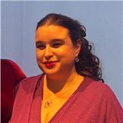 Cantante lirica professionista offre lezioni di canto lirico e moderno. Insegnante seria per persone serie