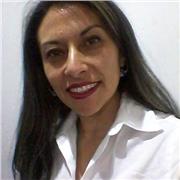 Educación financiera para jóvenes y adultos sobre finanzas personales, con experiencia en la docencia