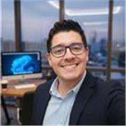 Profesor de tecnología para todas las edades y niveles, con clases dinámicas, personalizadas y orientadas a resultados.