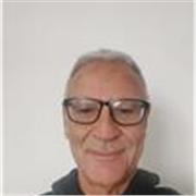 Laureato in Scienze dell'Informazione con esperienza di 5 anni di insegnamento