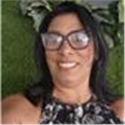 Como una persona con las cualidades como la paciencia y la tolerancia además de conocimientos para enseñar a niños de primaria. 