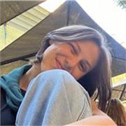 Studentessa dell'università e ex studentessa del liceo artistico per aiutare con materie legate ai campi dell'arte