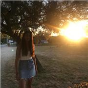 Profesora de guitarra para niños y niñas principiantes en este instrumento