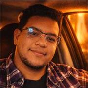 Maestro de música, con experiencia en teoría musical e instrumentos como guitarra, ukulele, bajo y batería