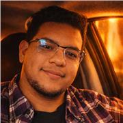 Maestro de música, con experiencia en teoría musical e instrumentos como guitarra, ukulele, bajo y batería