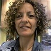Soy una persona curiosa con ganas de aprender continuamente, apasionada del diseño y la comunicación. Llevo más de 15 años trabajando en el sector y quiero compartir todo lo que he aprendido con aquellas personas que se quieran iniciar en este maravilloso