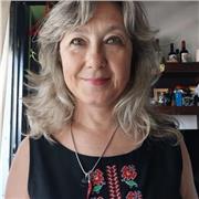 Profesora de idioma búlgaro, egresada de Universidad de Sofía de ciencias naturales, profesorado de biología y ciencias económicas