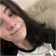 Mi chiamo Aurora, ho 24 anni e sono laureata in lingue (Francese-Spagnolo), sono una traduttrice. Se avete bisogno sono qui!
