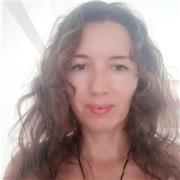 Ingles a todo los niveles a individuos o grupos pequeños y francés hasta Bachillerato