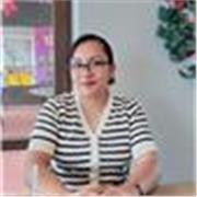 Docente enfocada en el desarrollo cognitivo y humano