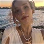 Studentessa universitaria al primo anno di medicina e diplomata al liceo linguistico impartisce lezioni e ripetizioni di inglese