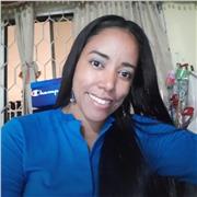 Profesora imparte clases de danza (ballet), artes plasticas y musica (flauta)