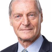 Doctorado en la historia y teoría de las literaturas románicas
Profesor experiente en diplomacia y relaciones internacionales