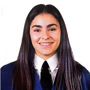 Persona cursando un grado superior de Integración Social. Apta para atender a personas mayores o a niños pequeños.