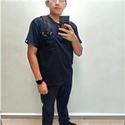 Maestro de química con amplio conocimiento en la materia