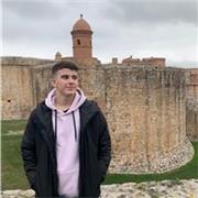 Soy Iker, tengo 19 años y soy estudiante actual de Grado Formativo Superior de Marketing y Publicidad. Tengo estudios de Bachiller especializado en Ciencias Sociales.
Me gustaría poder ofrecer clases de refuerzo escolar a niños y niñas de primaria. Me veo