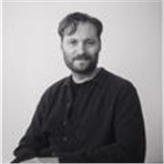 Modefotograf aus Berlin begleitet Anfänger und Fortgeschrittene in Fotografie, online und vor Ort, mit Fokus auf Praxis und eigene