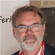 me llamo Daniel, tengo 57 años y soy catalán nativo. Toda la vida he utilizado el catalán como lengua vehicular.