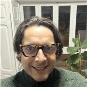 Doy clases personalizadas a alumnos universitarios y bachillerato, adaptándome al pensum específico. He sido profesor de filosofía social y política y de filosofía del derecho