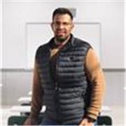 Profesor de Economía y Empresas además de Microeconomía, Macroeconomía, FADE, Introducción Economía y Matemáticas