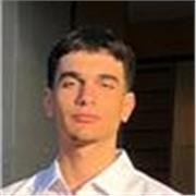 Informático titulado en sistemas y en proceso de formación de programación con experiencia en entornos empresariales. 